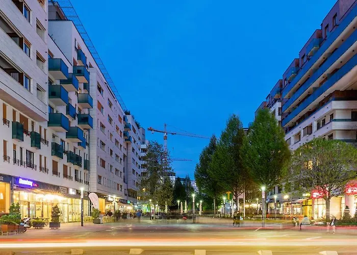 Corvin Promenade With Free Parking
